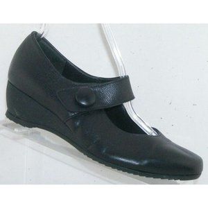 Munro American Jenna black leather hook and loop mary jane wedges 7.5WW